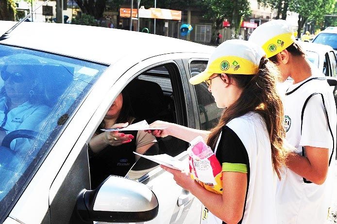 Flyer Distribution Service476074392462960640
