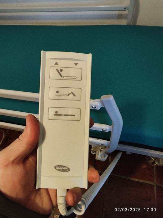 Cama articulada eléctrica usada com pouco uso