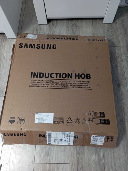 Doskonała płyta indukcyjna z małą wadą zewnętrzną. Działa idealnie!