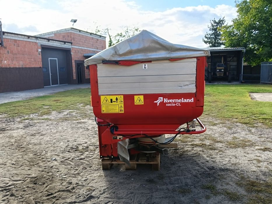 Kverneland Exacta-CL EW 2000 l – rozsiewacz nawozu z wagą i komputerem
