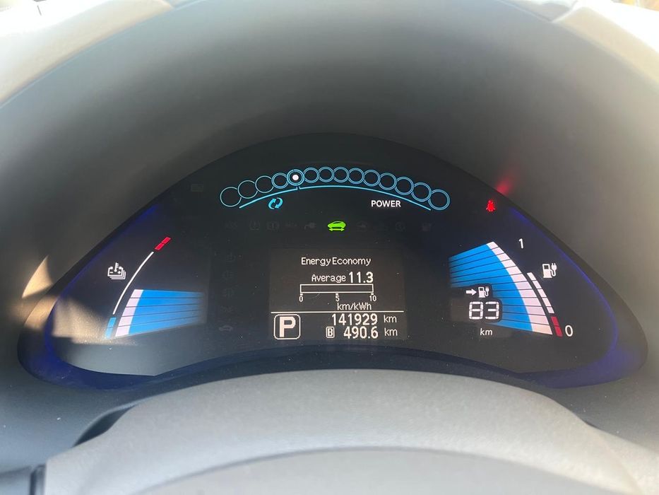 Nissan leaf з підігрівом і сонячною панелью