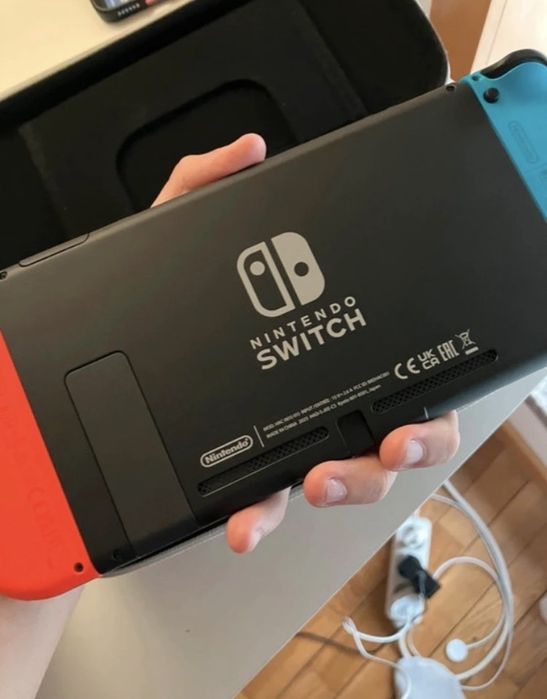 Nintendo Switch e + 5 jogos