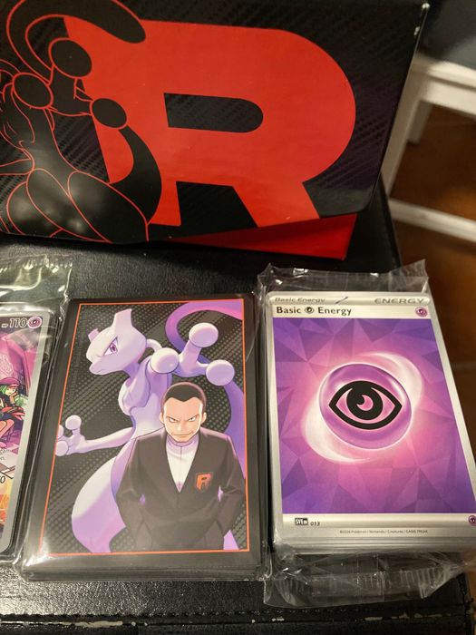 Pokémon Elite Trainer Box ETB Destined Rivals aberta c/ Promo