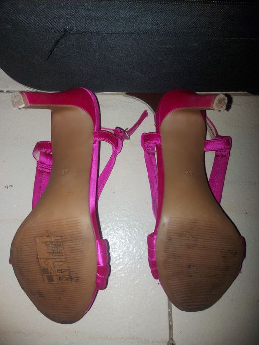 Sandálias de cetim tam.39