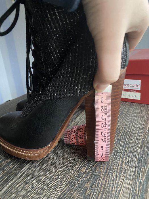 Черевики шкіряні на підборах Mascotte 37 розмір