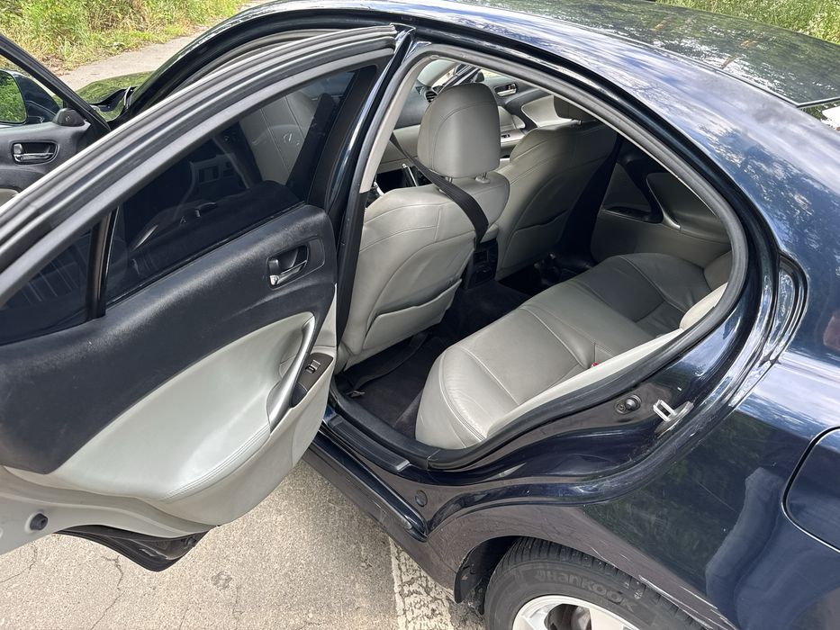 Lexus is 220d, 2007рік