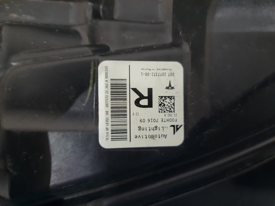 Фара ліва Tesla model y 3