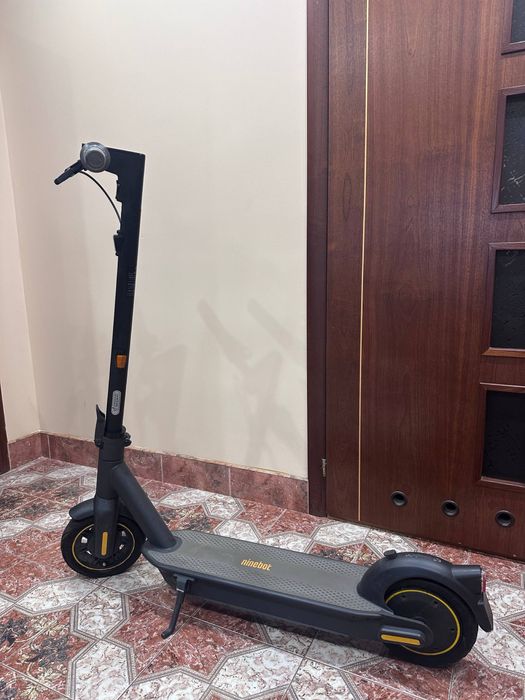 Електросамокат Ninebot KickScooter Max