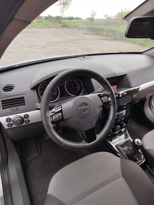 Продам Opel Astra H