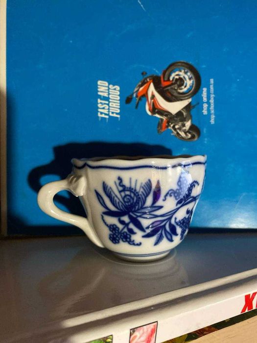 Кофейная чашка (с луковым узором "zwiebelmuster", из фарфора. ) Cibulák - Dubí, Чехословакия.