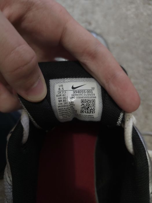 Продам кроссовки Nike