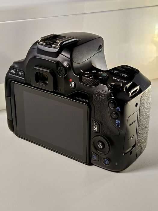 Фотоаппарат Canon 250d