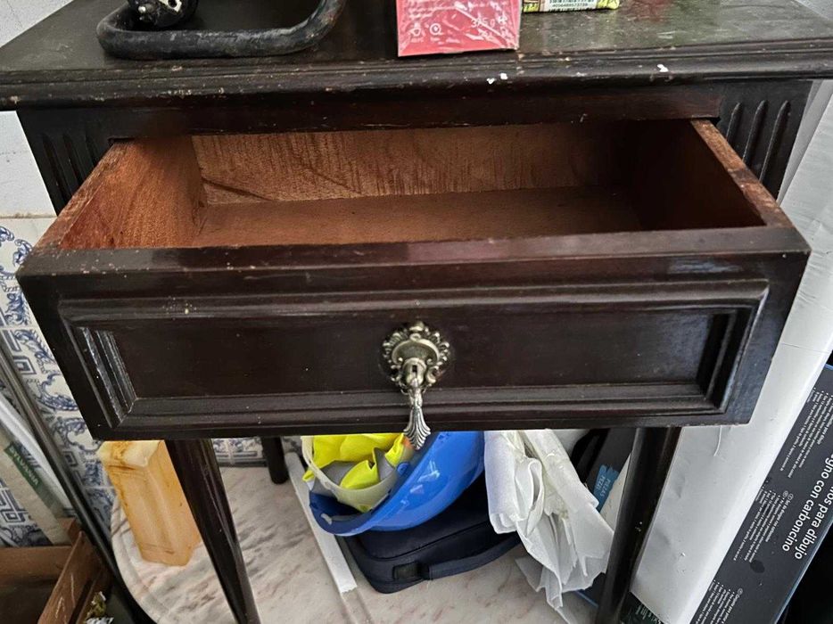 Mesinhas de Cabeceira muito antigas