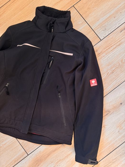 czarna kurtka softshell marki Engelbert Strauss z serii e.s.motion 2020