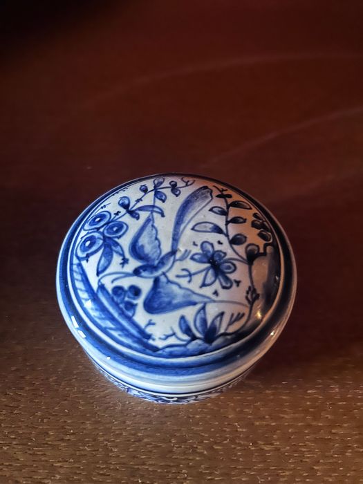 Caixinha de cerâmica pintada à mão