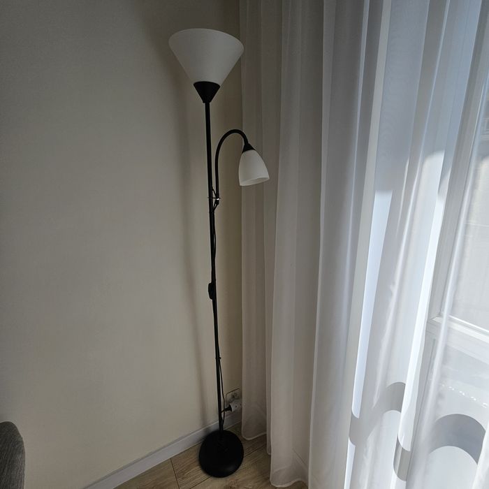Lampa podłogowa stojąca czarna