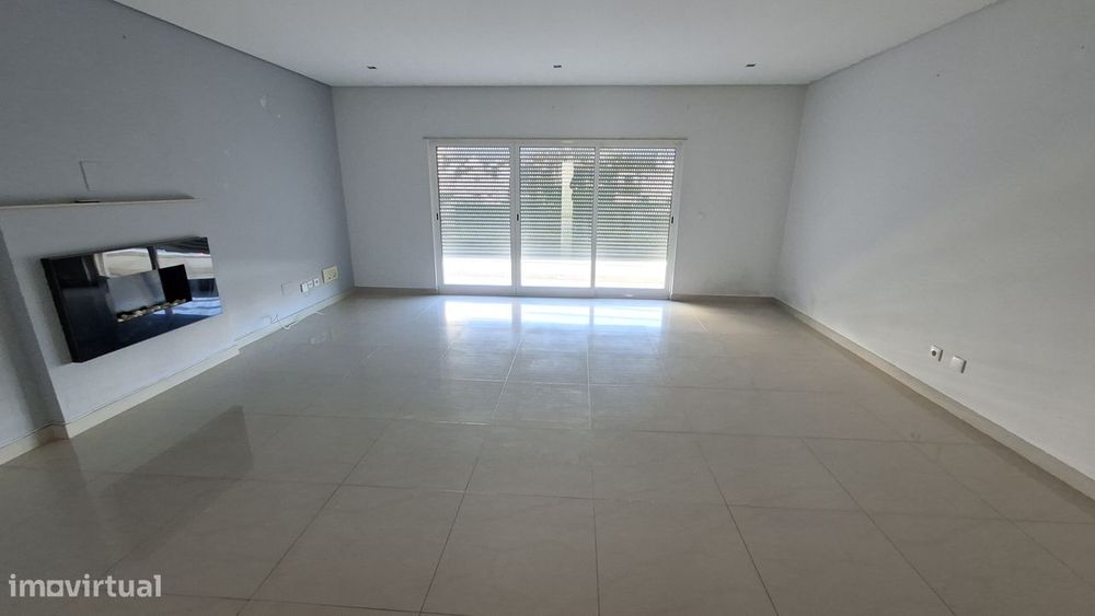 APT T3 com 162m2 com Arrecadação e Lugar de estacionamento Montijo — Montijo E Afonsoeiro, Setúbal
