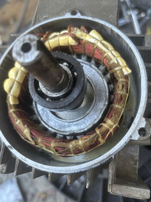 Электродвигатель .