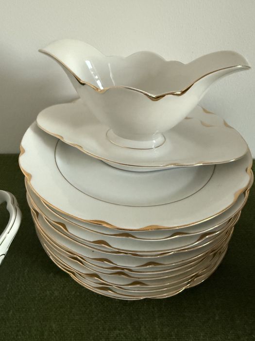 Duży zestaw obiadowy że złoceniami porcelana