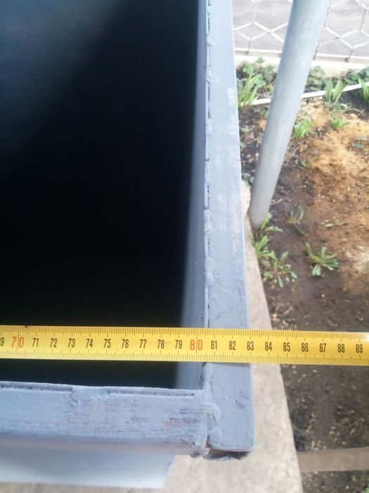 Контейнер під мусора або воду для поливу