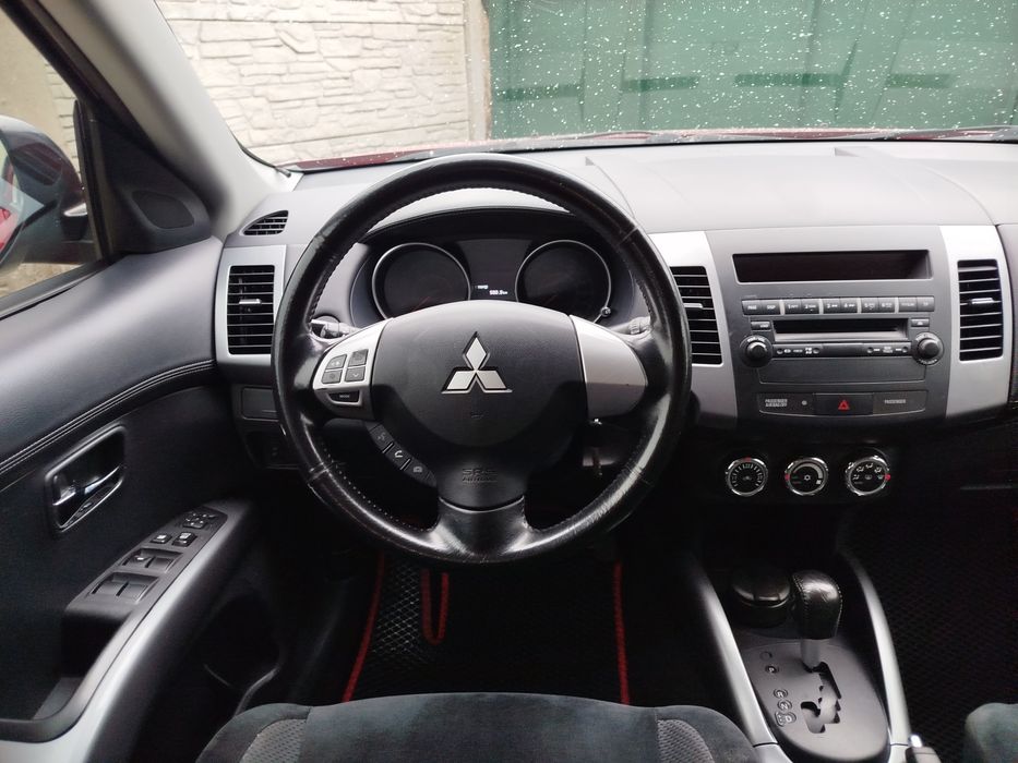Mitsubishi Outlander XL 2012