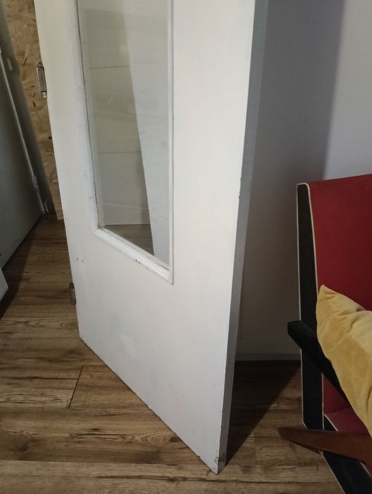 Porta com vidro no meio