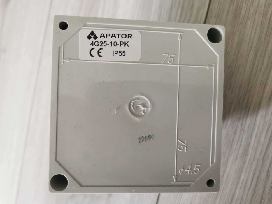 Apator 4G25 10 PK Łącznik krzywkowy 0-1 w obudowie , 3-biegunowy , 25A