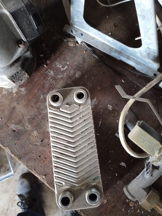 Caldeira a gás vendo peças em bom estado