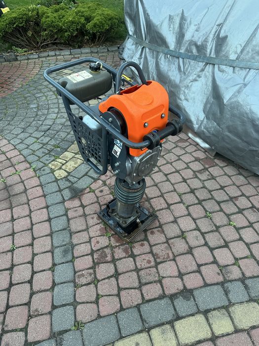 Zagęszczarka skoczek Ubijak 100 kg wynajem belle ammann wacker neuson bomag weber