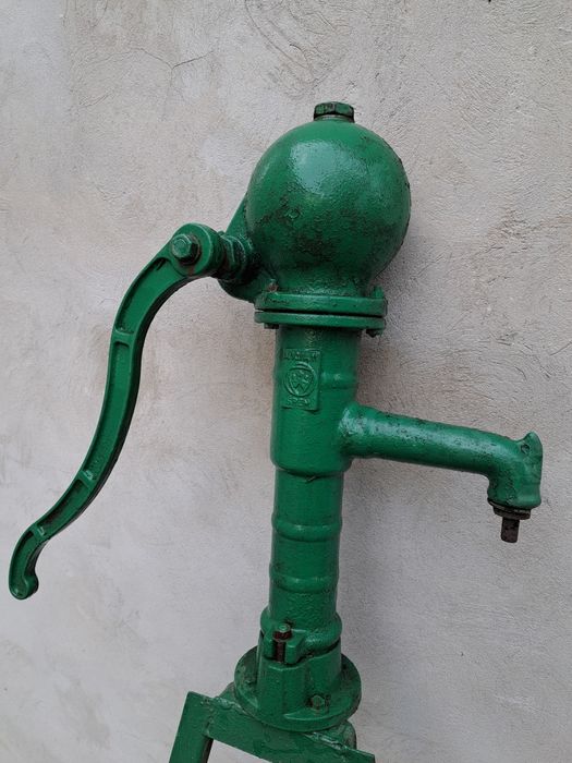 Pompa Abisynka Śrem A10/A11 ozdoba do ogrodu