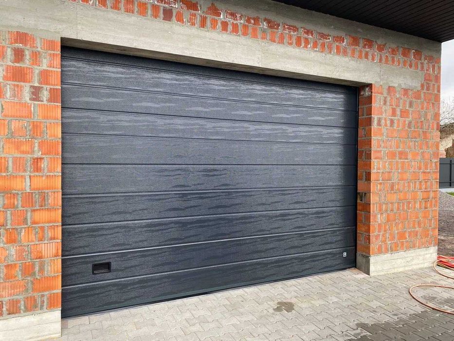 Автоматичні секційні ворота ТМ GANT шир.3000 вис.2500 антрацит RAL7016