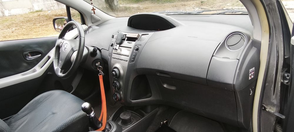 Vendo Toyota Yaris 1.0 VVT-I