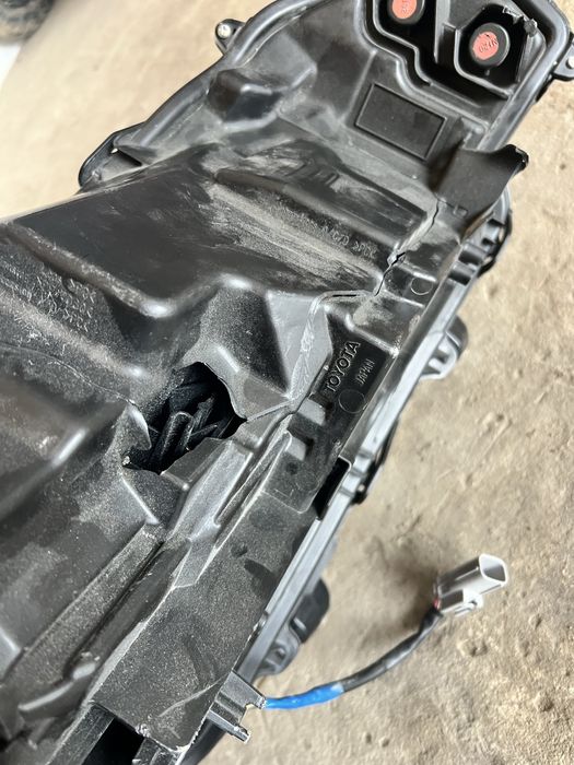 Фара Toyota Venza limited 2021