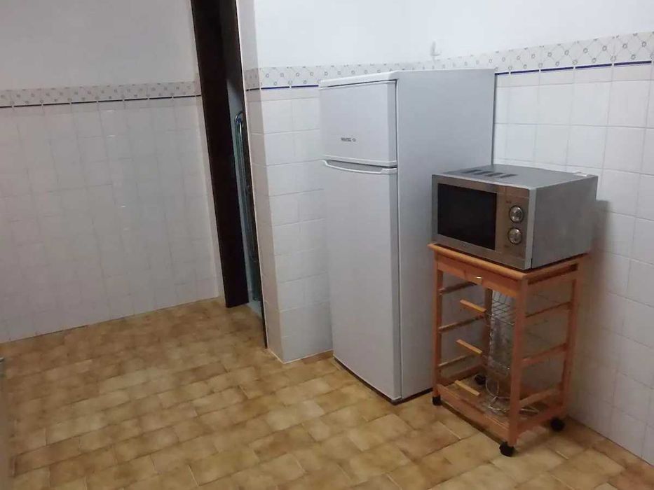 Aluga-se quarto a estudantes e/ou professores em Peniche