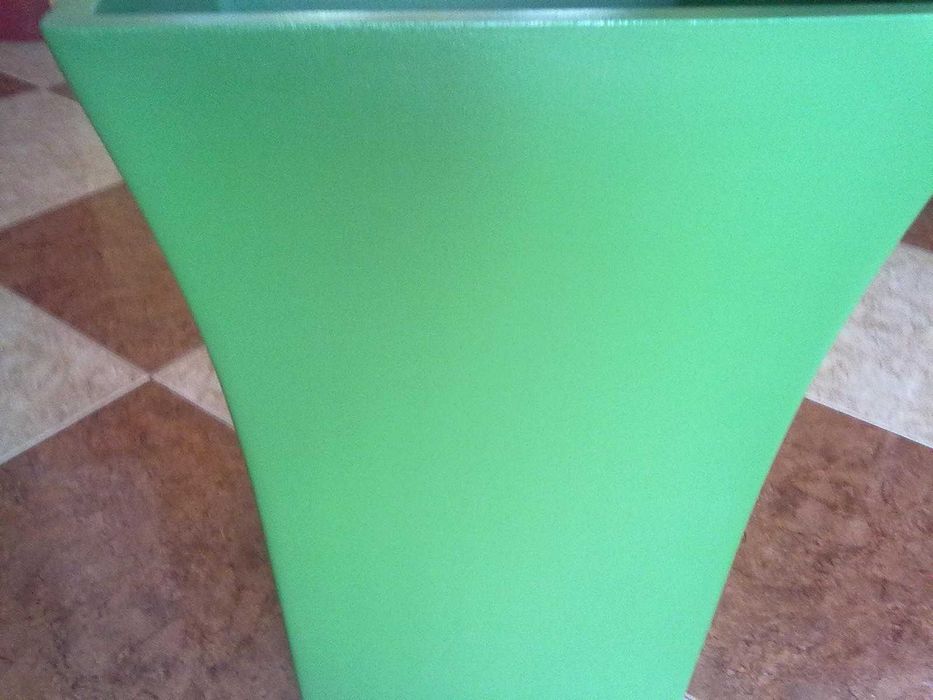 Vaso verde efeito relva molhada como novo