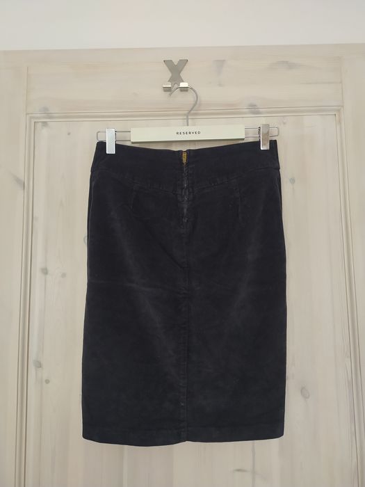 Czarna sztruksowa dopasowana spódniczka Benetton 36 S