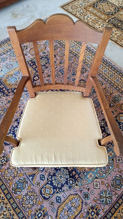 Cadeirão de madeira