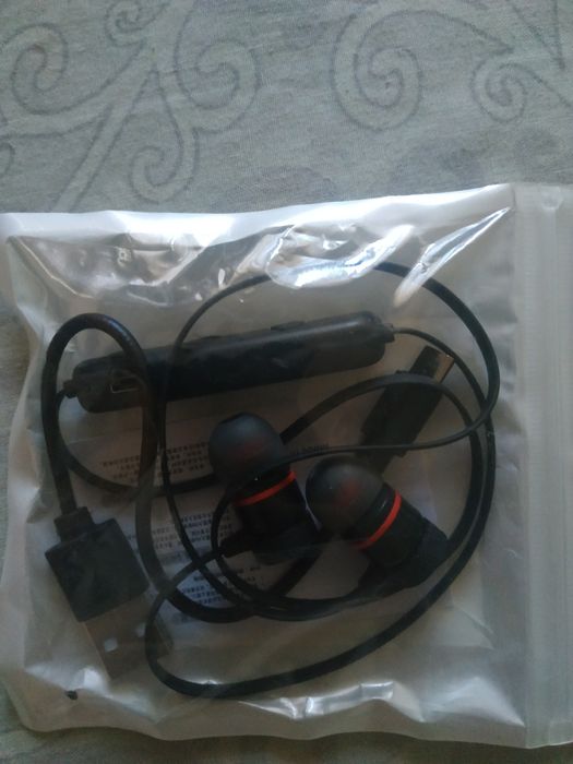 Навушники блютуз з мікрофоном перезаряджаємі