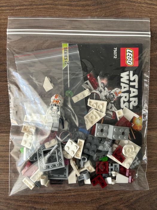 LEGO Star Wars # 75072
Microfighters ARC-170 Starfighter
[figurina pil