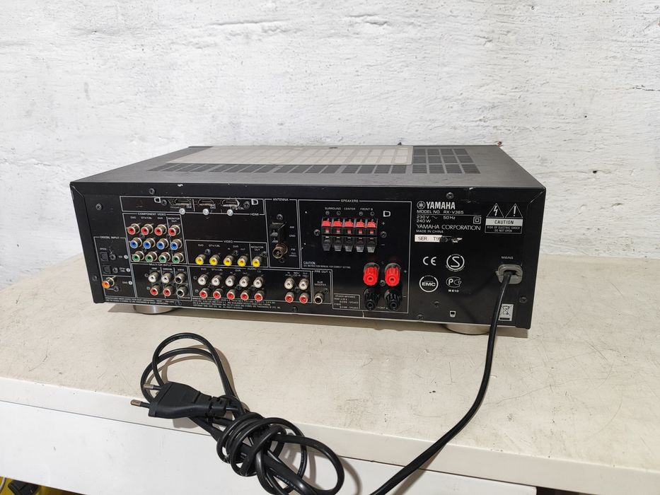 Amplituner AV Yamaha RX-V365 240W HDMI