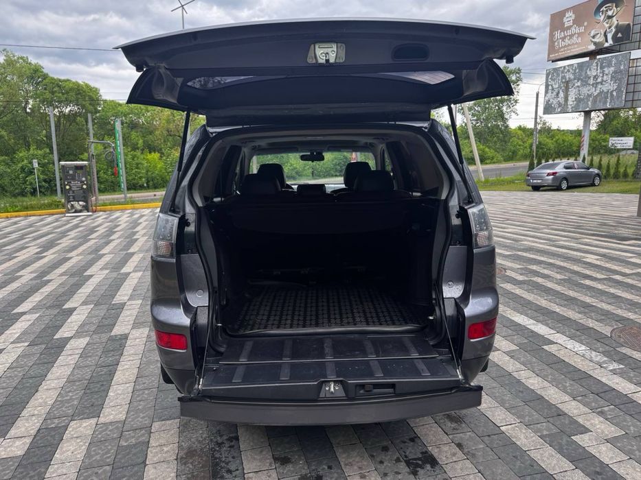 Mitsubishi Outlander XL