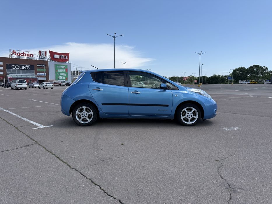 Nissan Leaf  запас хода 90 км(eco)
