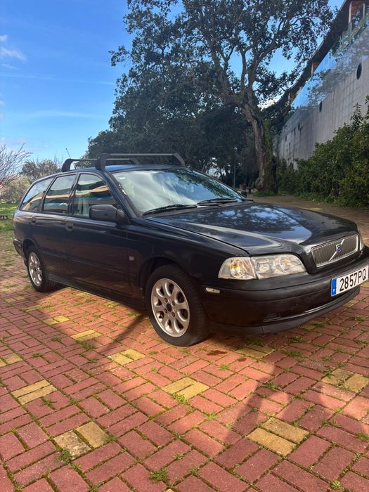 Volvo v40  1.9D.              Confort