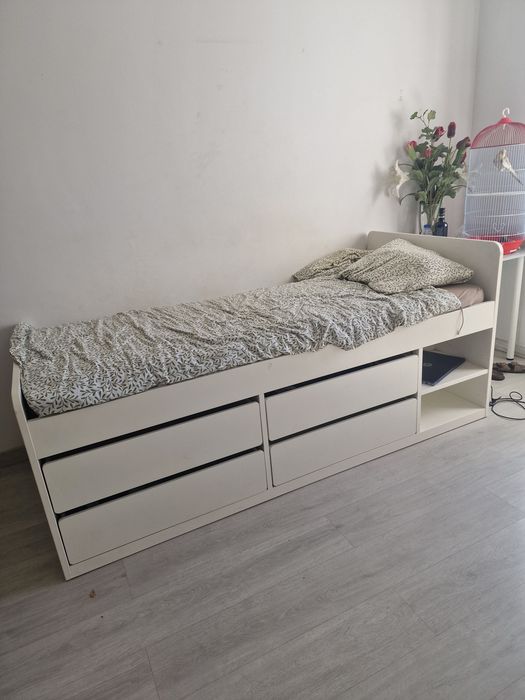 Cama de solteiro usada