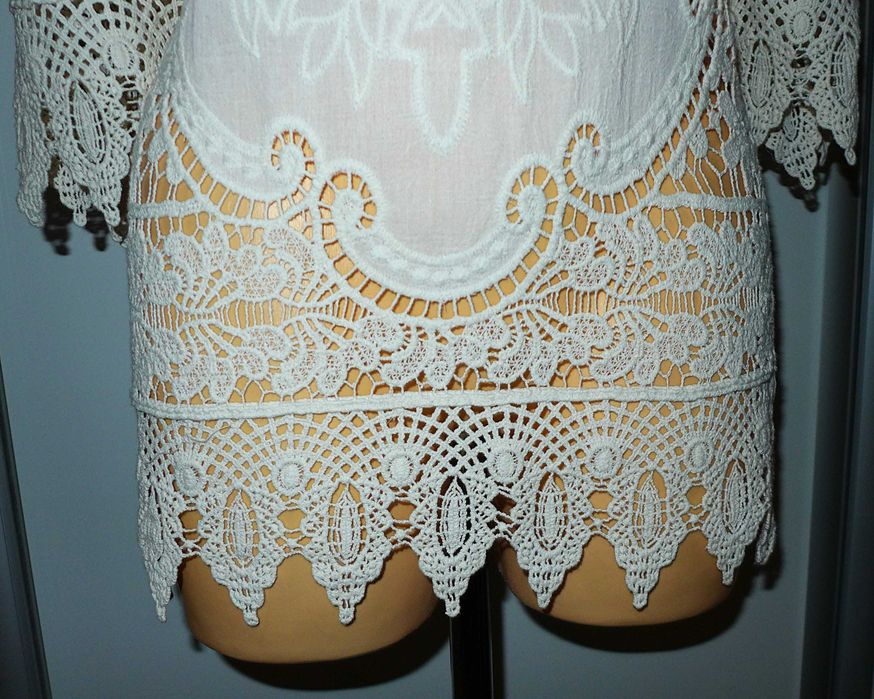 Elegancka bluzeczka z koronką 44