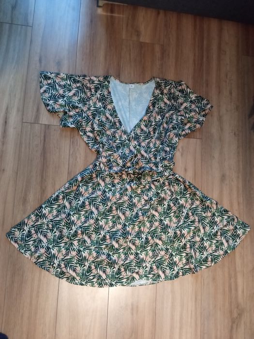 Przekładana sukienka elegancka, regulowana wiązaniem