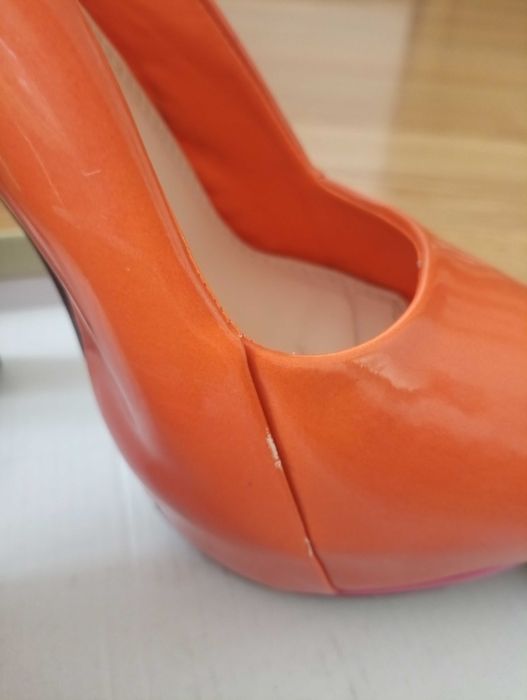 Buty damskie na słupku