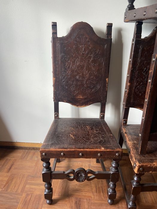 Cadeiras de mesa de jantat antigas