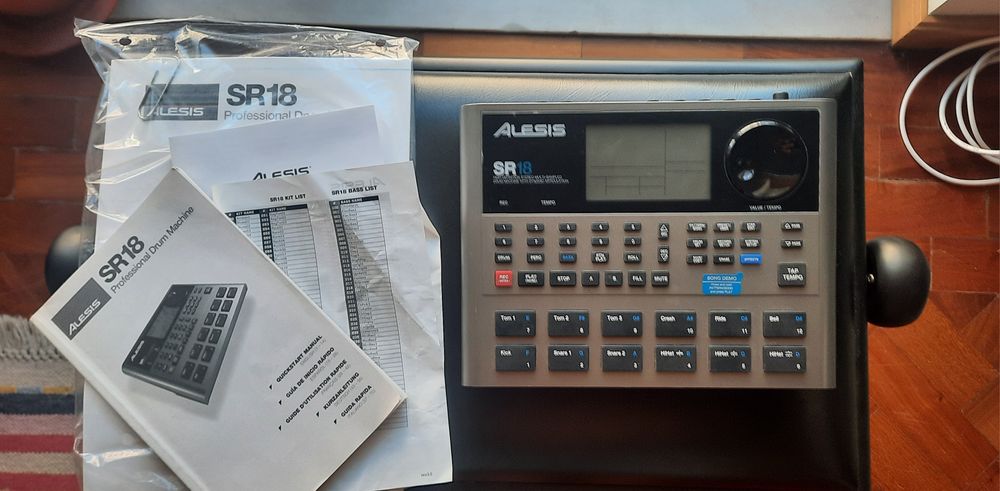 Alesis SR18 Drum Machine