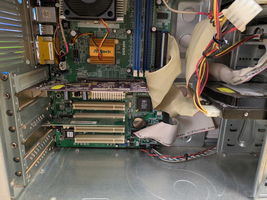 Retro Komputer ASRock K7S8X 462 AMD Athlon XP 2400 Geforce 4 HDD 160GB